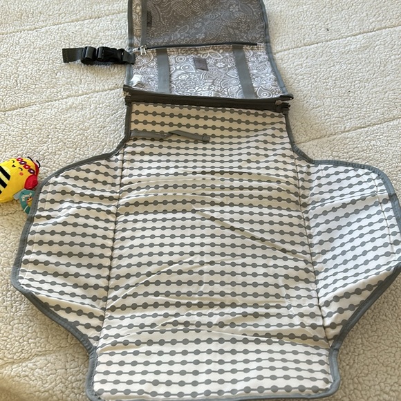 Suessie Diaper Changing Station NWOT in excellent condition - Picture 3 of 6